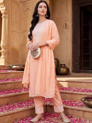 Women Floral Embroidered Regular Thread Work Kurta with Trousers & With Dupatta 6