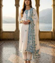 Women Floral Embroidered Regular Thread Work Pure Cotton Kurta with Trousers & With Dupatta