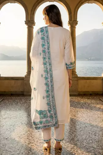 Women Floral Embroidered Regular Thread Work Pure Cotton Kurta with Trousers & With Dupatta