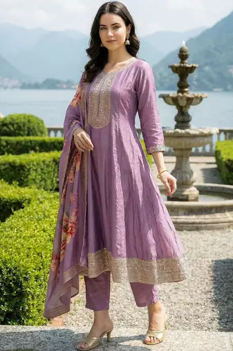 Women Floral Embroidered Empire Thread Work Kurta with Trousers & With Dupatta