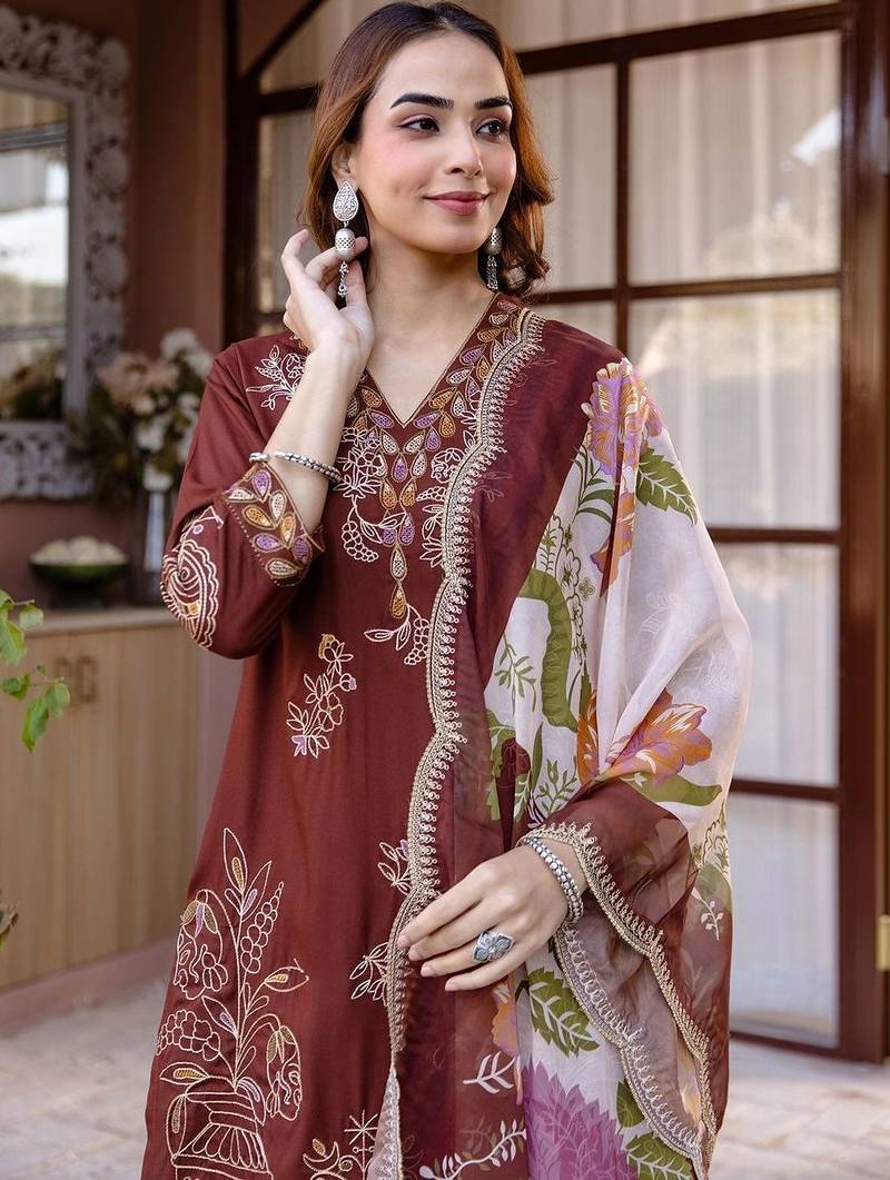 Women Ethnic Motifs Embroidered Regular Thread Work Kurta with Trousers & With Dupatta