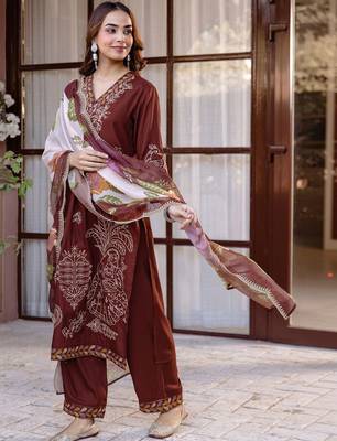 Women Ethnic Motifs Embroidered Regular Thread Work Kurta with Trousers & With Dupatta 3