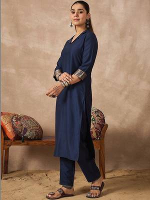 Women Regular Thread Work Kurta with Trousers 1
