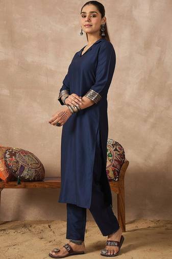 Women Regular Thread Work Kurta with Trousers