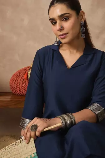 Women Regular Thread Work Kurta with Trousers
