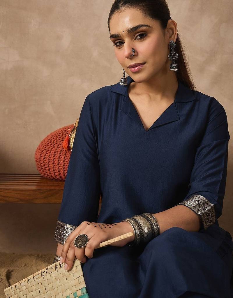 Women Regular Thread Work Kurta with Trousers