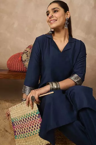 Women Regular Thread Work Kurta with Trousers