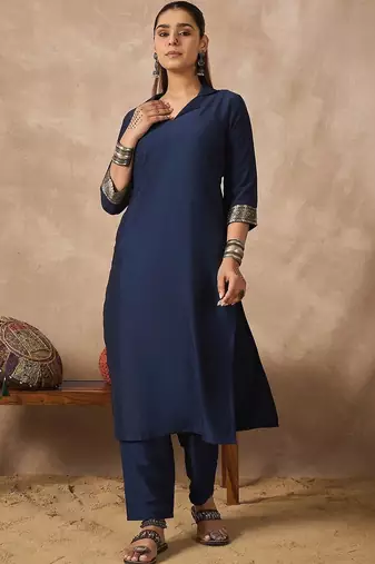 Women Regular Thread Work Kurta with Trousers