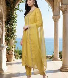 Women Embroidered Regular Thread Work Kurta with Trousers & With Dupatta