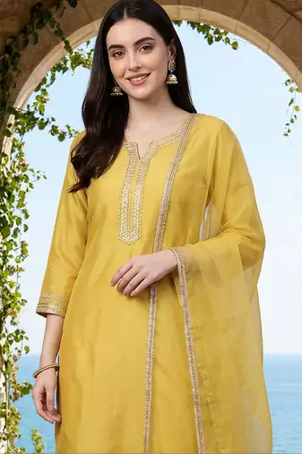 Women Embroidered Regular Thread Work Kurta with Trousers & With Dupatta