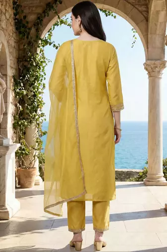 Women Embroidered Regular Thread Work Kurta with Trousers & With Dupatta