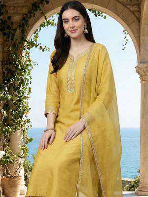 Women Embroidered Regular Thread Work Kurta with Trousers & With Dupatta 4