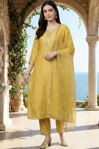 Women Embroidered Regular Thread Work Kurta with Trousers & With Dupatta