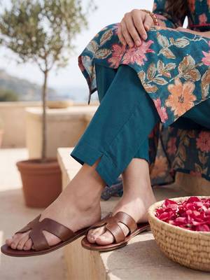 Women Floral Printed Regular Mirror Work Pure Cotton Kurta with Trousers & With Dupatta 5