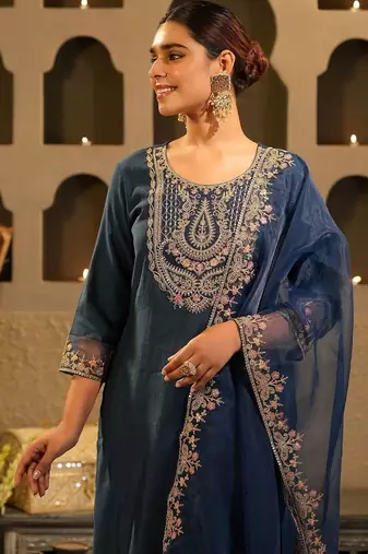 Women Ethnic Motifs Embroidered Regular Thread Work Liva Kurta with Trousers & With Dupatta