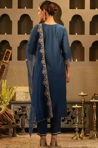 Women Ethnic Motifs Embroidered Regular Thread Work Liva Kurta with Trousers & With Dupatta