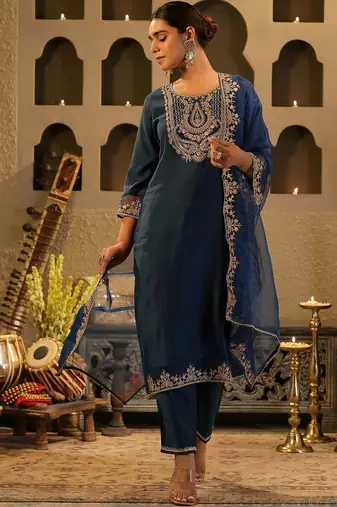 Women Ethnic Motifs Embroidered Regular Thread Work Liva Kurta with Trousers & With Dupatta