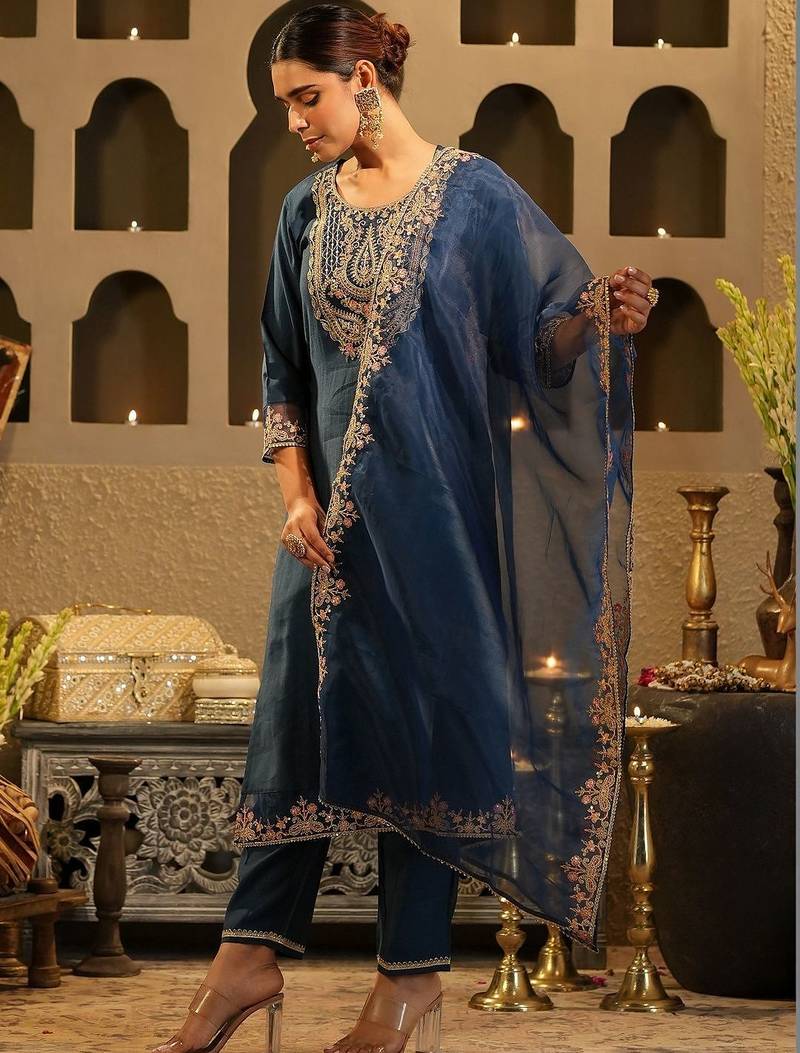 Women Ethnic Motifs Embroidered Regular Thread Work Liva Kurta with Trousers & With Dupatta