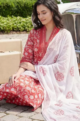 Women Floral Printed Pleated Beads and Stones Pure Cotton Kurta with Trousers & With Dupatta