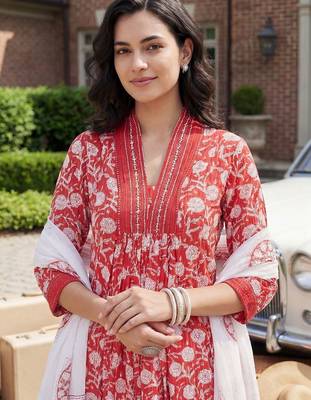 Women Floral Printed Pleated Beads and Stones Pure Cotton Kurta with Trousers & With Dupatta 3