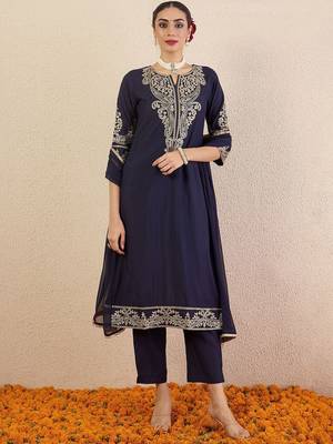 Women Solid Woven Design Kurta with Pyjama & Dupatta 2