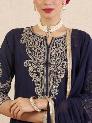 Women Solid Woven Design Kurta with Pyjama & Dupatta 3