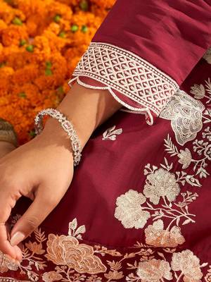 Floral Embroidered Straight Thread Work Kurta with Trousers & Dupatta 6