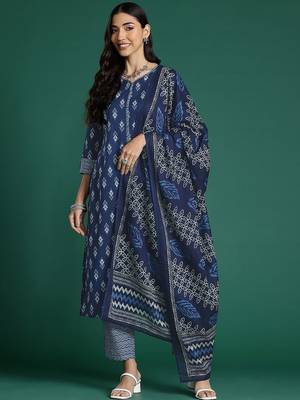 Ethnic Motifs Printed Regular Pure Cotton Kurta With Trousers & Dupatta 1