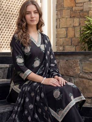 Women Floral Printed Regular Sequinned Pure Cotton Kurta with Trousers & With Dupatta 1