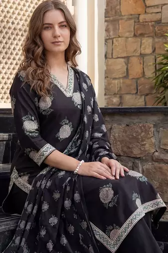 Women Floral Printed Regular Sequinned Pure Cotton Kurta with Trousers & With Dupatta