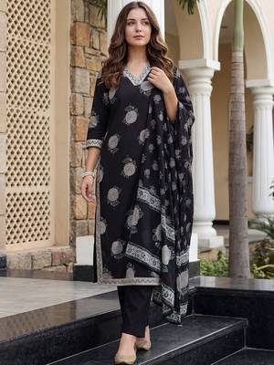 Women Floral Printed Regular Sequinned Pure Cotton Kurta with Trousers & With Dupatta 2