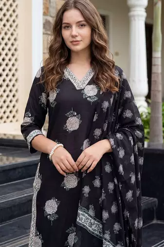 Women Floral Printed Regular Sequinned Pure Cotton Kurta with Trousers & With Dupatta