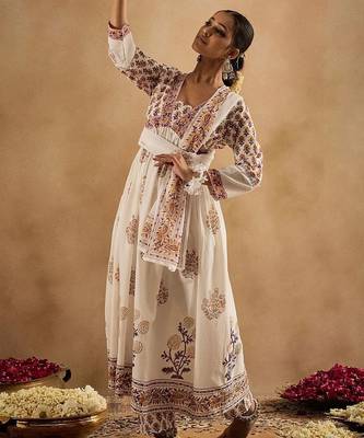 Women Floral Printed Empire Pure Cotton Kurta with Trousers & With Dupatta 1