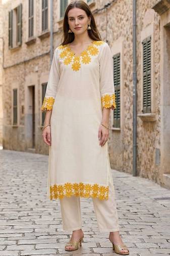 Women Floral Embroidered Regular Thread Work Pure Cotton Kurta with Trousers