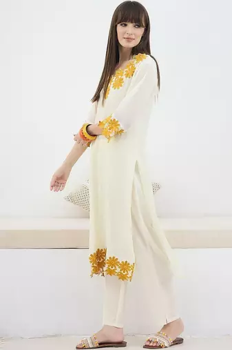 Women Floral Embroidered Regular Thread Work Pure Cotton Kurta with Trousers