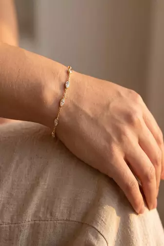Elegant Gold Tone Marquise Stone Chain Bracelet