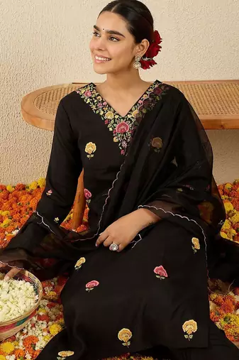 Women Floral Embroidered Kurta with Trousers & Dupatta
