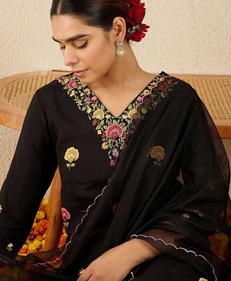Women Floral Embroidered Kurta with Trousers & Dupatta