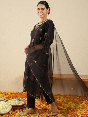 Women Floral Embroidered Kurta with Trousers & Dupatta 4