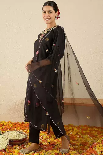 Women Floral Embroidered Kurta with Trousers & Dupatta