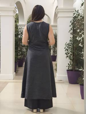 Women Ethnic Motifs Embroidered Cotton A-Line Kurta with Palazzos 4