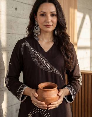 Women Ethnic Motifs Printed Regular Kurta with Trousers 2