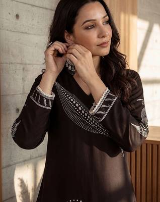 Women Ethnic Motifs Printed Regular Kurta with Trousers 4