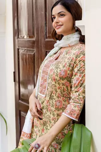 Women Floral Printed Regular Thread Work Pure Cotton Kurta with Patiala & With Dupatta