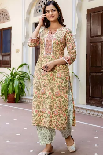 Women Floral Printed Regular Thread Work Pure Cotton Kurta with Patiala & With Dupatta