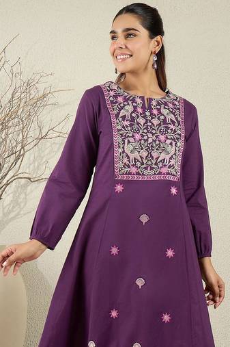 Floral Embroidered Sequinned  Cotton Kurta With Trousers