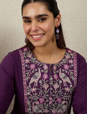 Floral Embroidered Sequinned Pure Cotton Kurta With Trousers 3