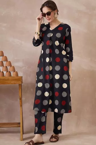 Women Printed Pleated Pure Cotton Kurta with Trousers