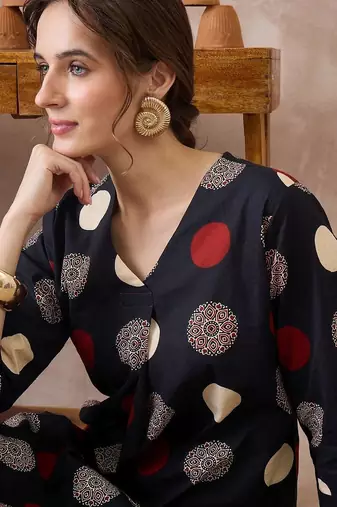 Women Printed Pleated Pure Cotton Kurta with Trousers