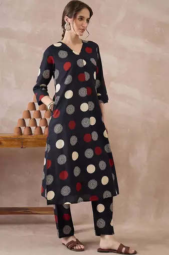 Women Printed Pleated Pure Cotton Kurta with Trousers